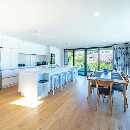 Central Vista In Wanaka Exterior photo